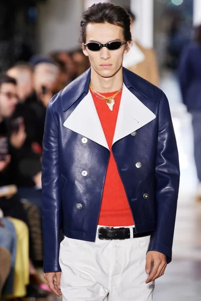 Look 64